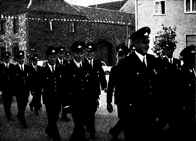 Feuerwehrleute von Echtz beim Jubiläums-Umzug 1968