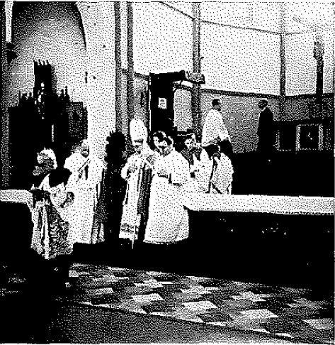 Konsekration der Pfarrkirche „St. Michael" nach dem Wiederaufbau 1952.