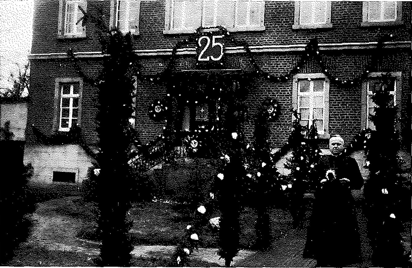 1937 feierte Pastor Lauscher unter großer Anteilnahme der Pfarrgemeinde das siIberne Priesterjubiläum.