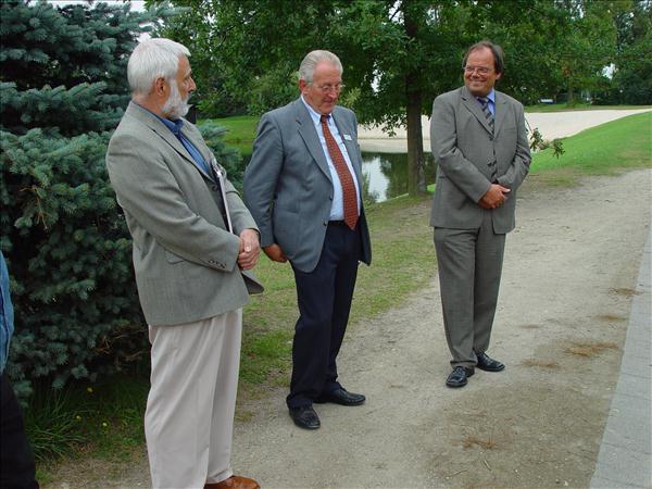 UDhZ2005 002